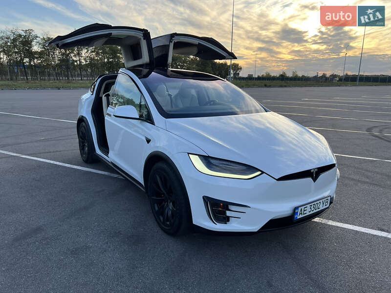 Позашляховик / Кросовер Tesla Model X 2018 в Дніпрі