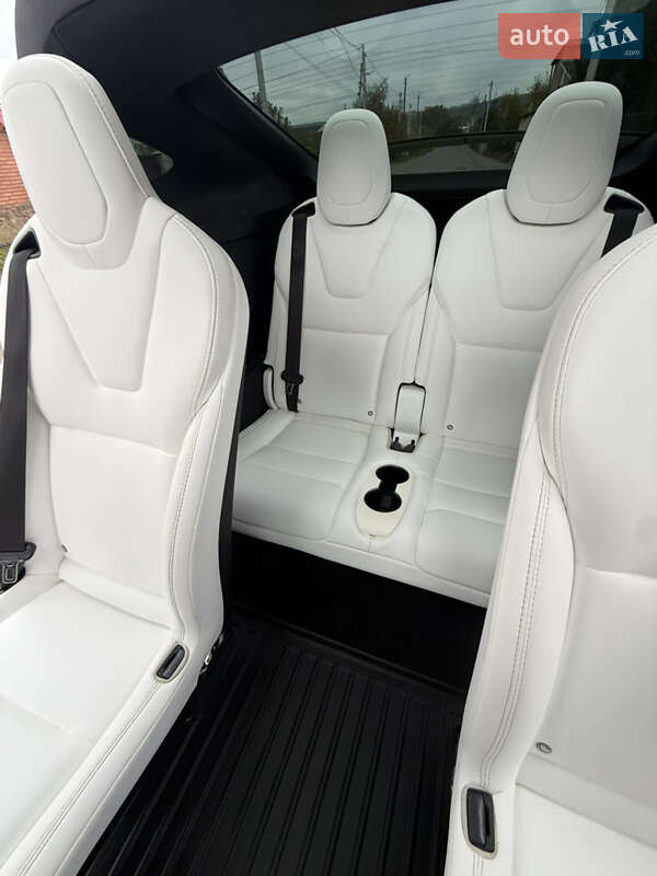 Позашляховик / Кросовер Tesla Model X 2019 в Львові