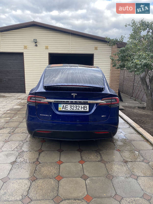 Позашляховик / Кросовер Tesla Model X 2017 в Кам'янському