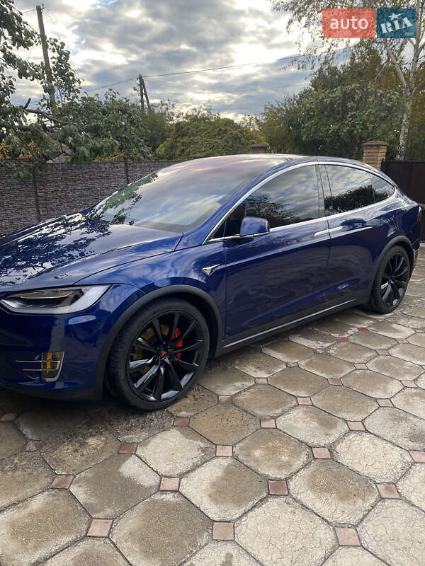 Позашляховик / Кросовер Tesla Model X 2017 в Кам'янському