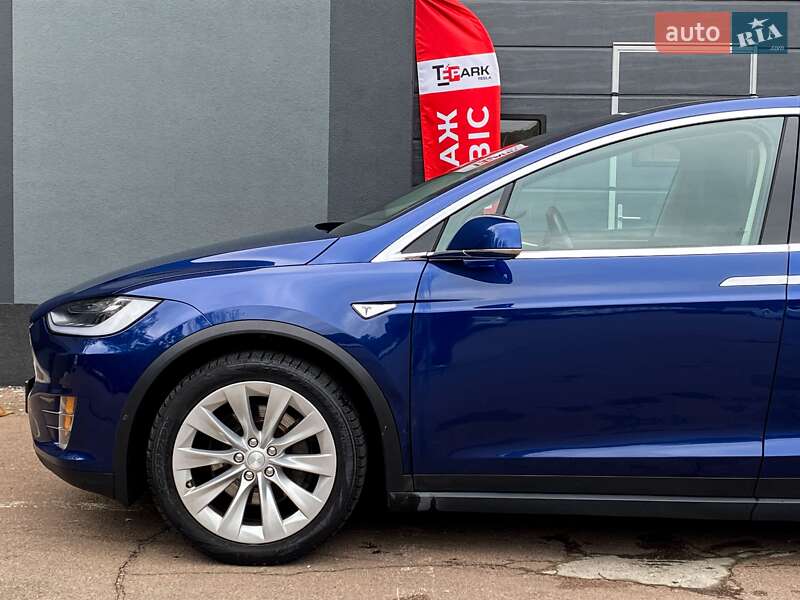 Позашляховик / Кросовер Tesla Model X 2016 в Києві