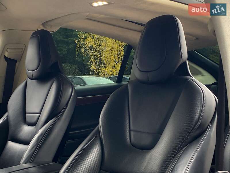 Позашляховик / Кросовер Tesla Model X 2016 в Києві