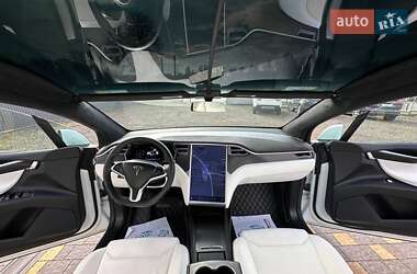 Позашляховик / Кросовер Tesla Model X 2016 в 