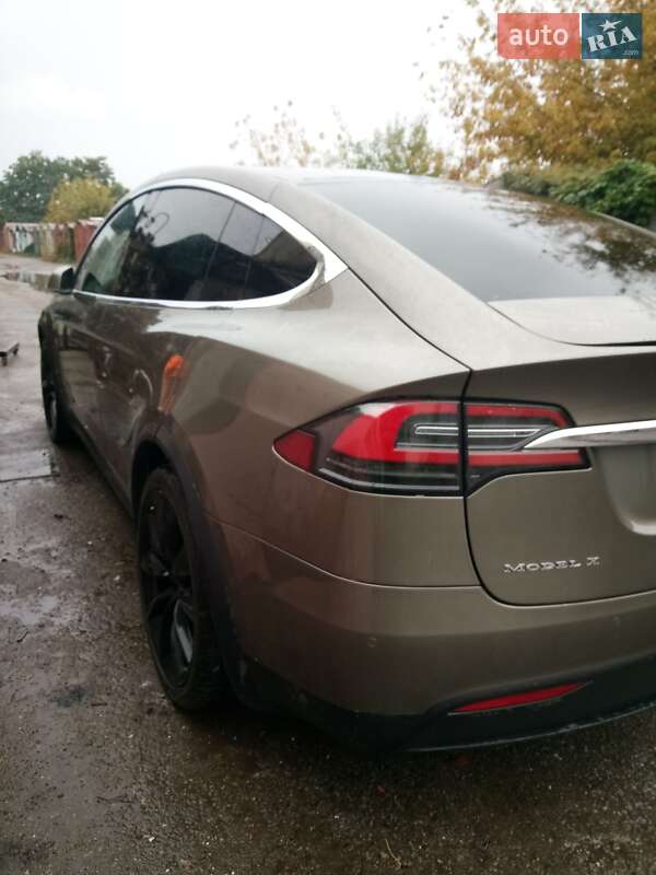 Внедорожник / Кроссовер Tesla Model X 2016 в Киеве фото 3 Внедорожник / Кроссовер Tesla Model X 2016 в Киеве