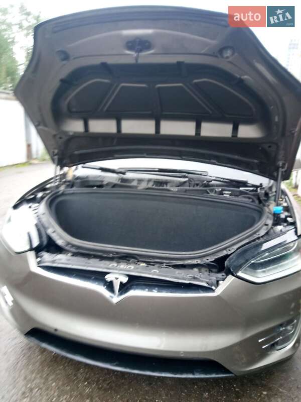 Внедорожник / Кроссовер Tesla Model X 2016 в Киеве фото 16 Внедорожник / Кроссовер Tesla Model X 2016 в Киеве