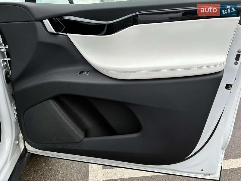 Позашляховик / Кросовер Tesla Model X 2020 в Києві фото 32 Позашляховик / Кросовер Tesla Model X 2020 в Києві