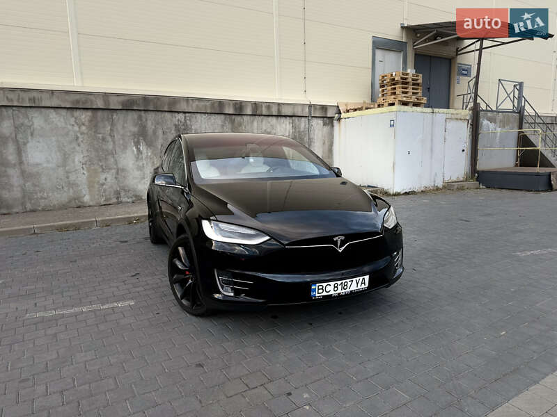 Позашляховик / Кросовер Tesla Model X 2017 в Львові