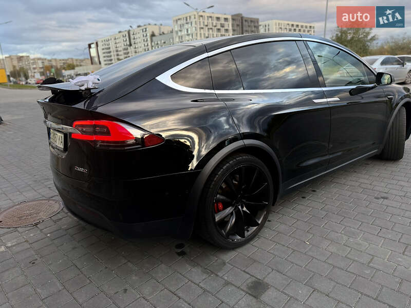 Позашляховик / Кросовер Tesla Model X 2017 в Львові
