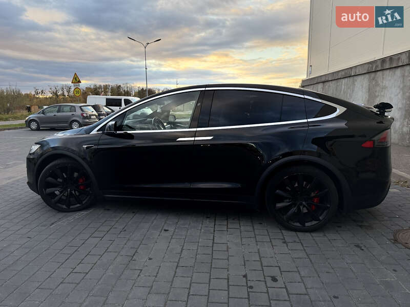 Позашляховик / Кросовер Tesla Model X 2017 в Львові