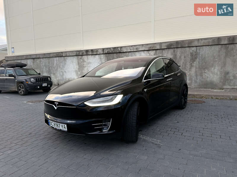 Позашляховик / Кросовер Tesla Model X 2017 в Львові