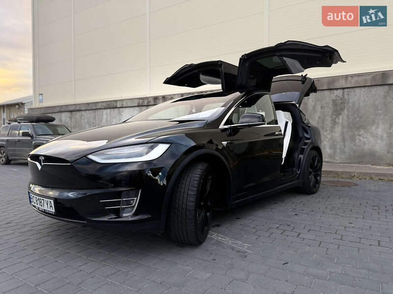 Позашляховик / Кросовер Tesla Model X 2017 в Львові