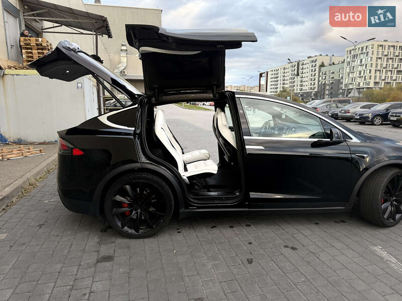 Позашляховик / Кросовер Tesla Model X 2017 в Львові