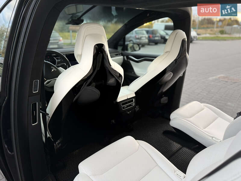 Позашляховик / Кросовер Tesla Model X 2017 в Львові