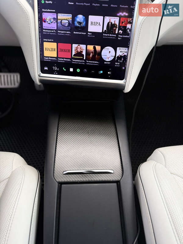 Позашляховик / Кросовер Tesla Model X 2017 в Львові