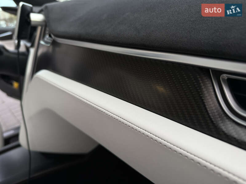 Позашляховик / Кросовер Tesla Model X 2017 в Львові