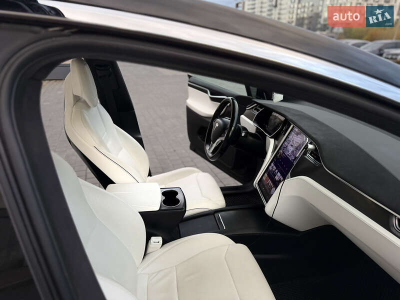 Позашляховик / Кросовер Tesla Model X 2017 в Львові