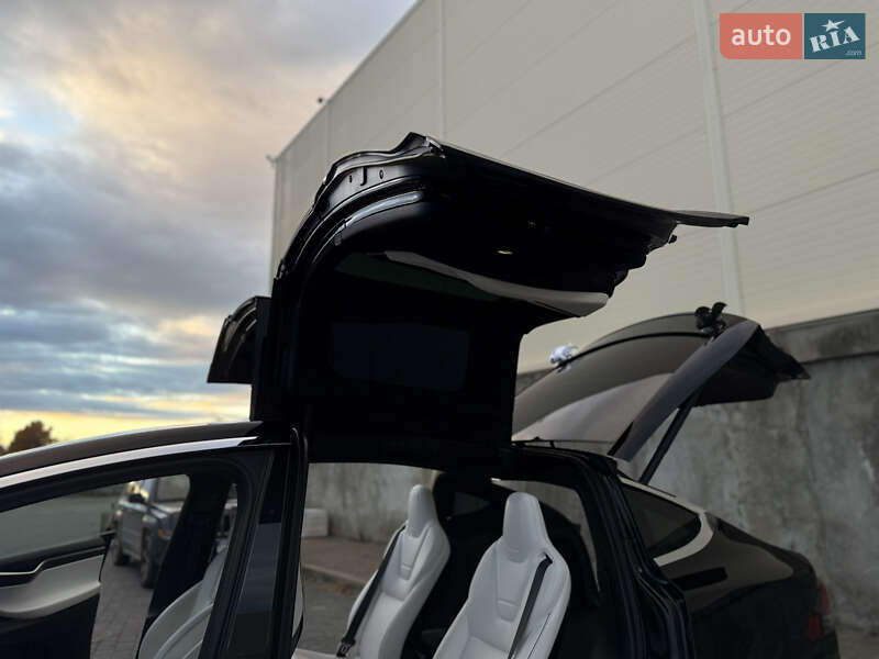 Позашляховик / Кросовер Tesla Model X 2017 в Львові