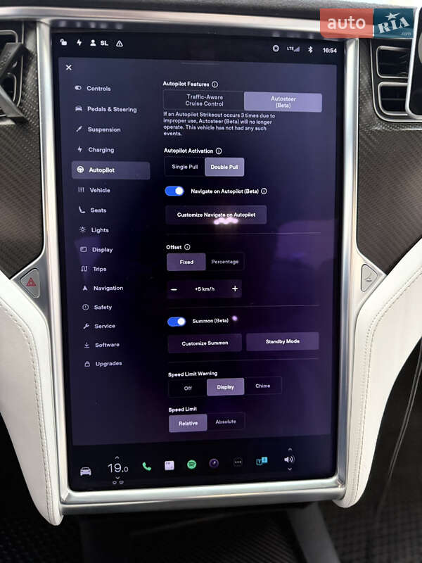 Позашляховик / Кросовер Tesla Model X 2017 в Львові