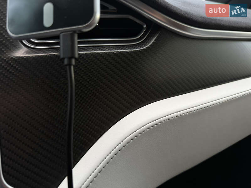 Позашляховик / Кросовер Tesla Model X 2017 в Львові