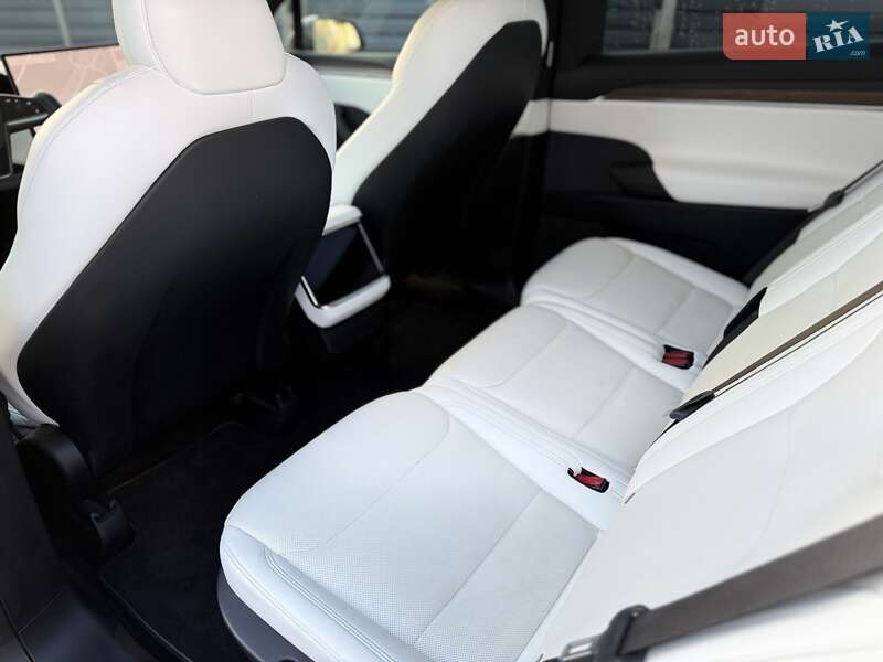 Позашляховик / Кросовер Tesla Model X 2022 в Чернівцях