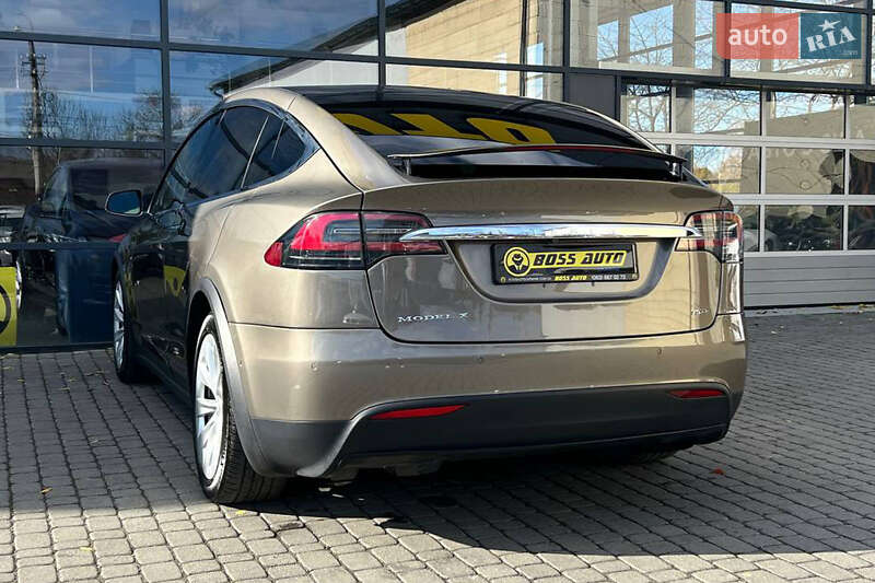Позашляховик / Кросовер Tesla Model X 2016 в Івано-Франківську
