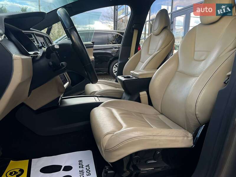 Позашляховик / Кросовер Tesla Model X 2016 в Івано-Франківську