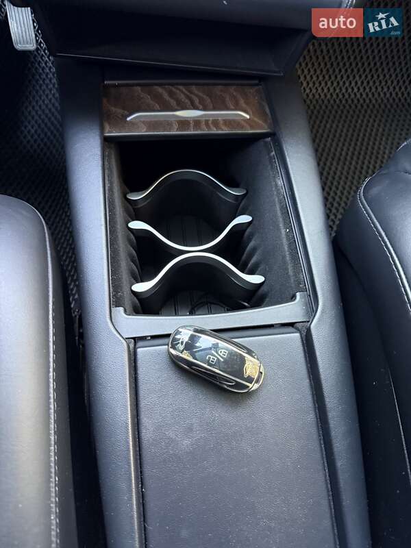 Позашляховик / Кросовер Tesla Model X 2019 в Львові фото 20 Позашляховик / Кросовер Tesla Model X 2019 в Львові