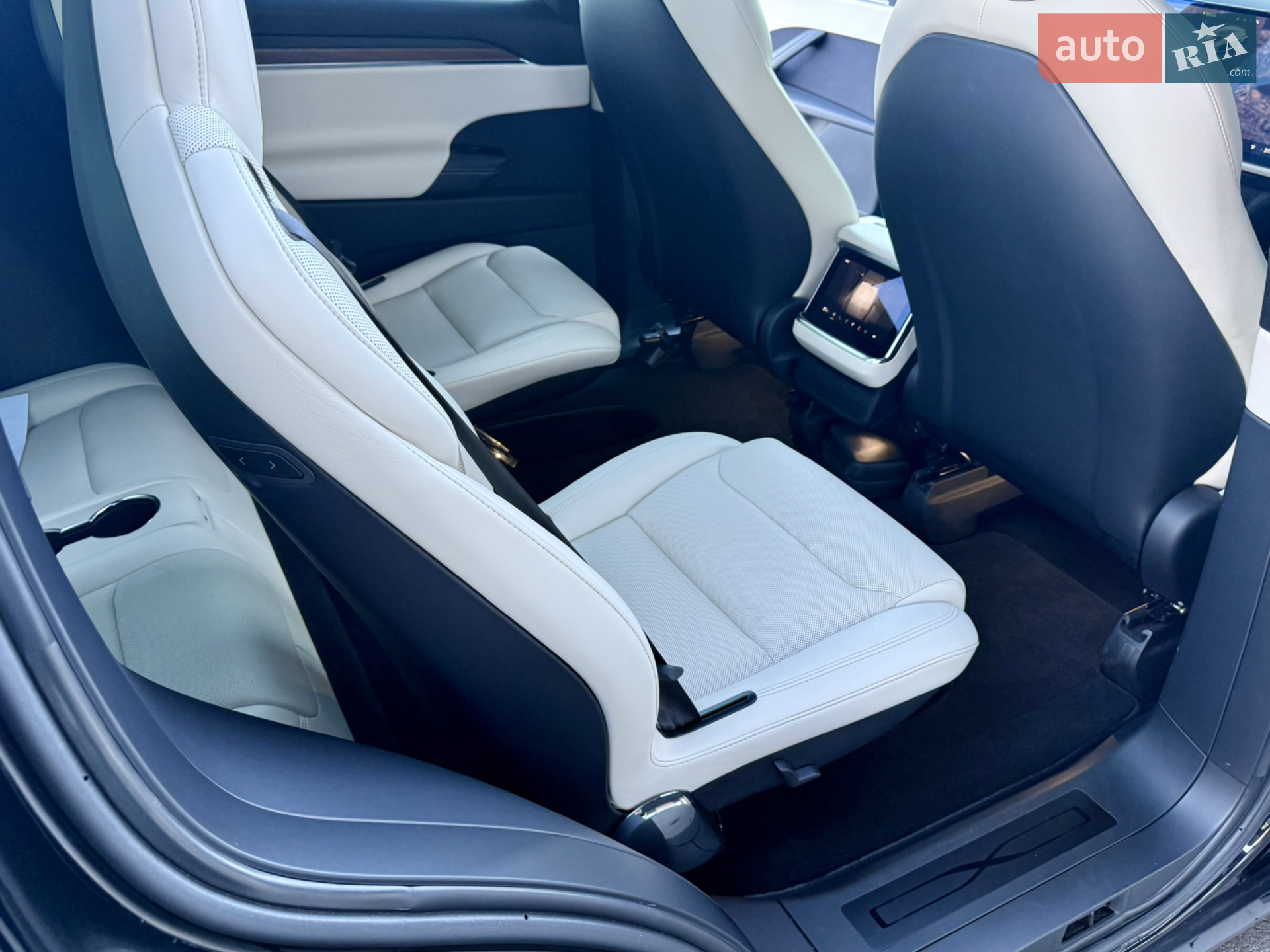 2022 Tesla Model X - мініатюра 27