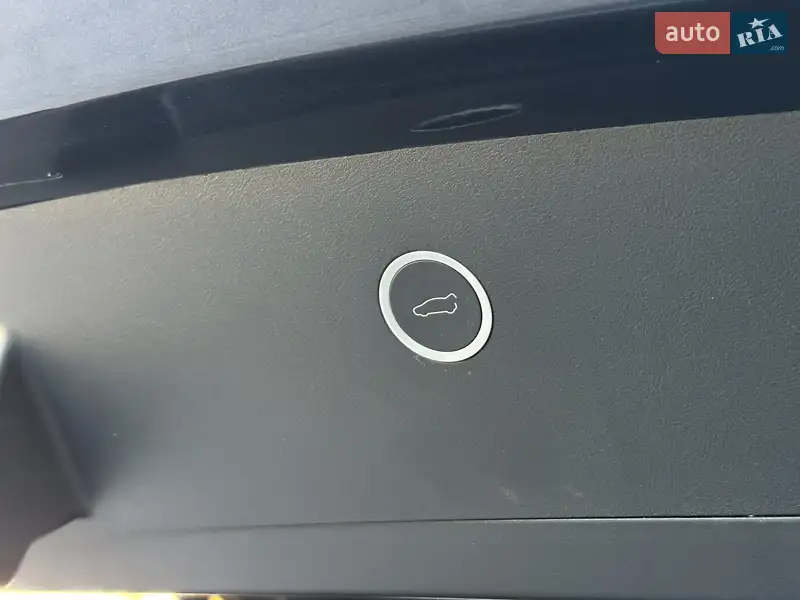 Tesla Model X 2016 VIN 5YJXCBE40GF021102 фото оголошення 36 з 107