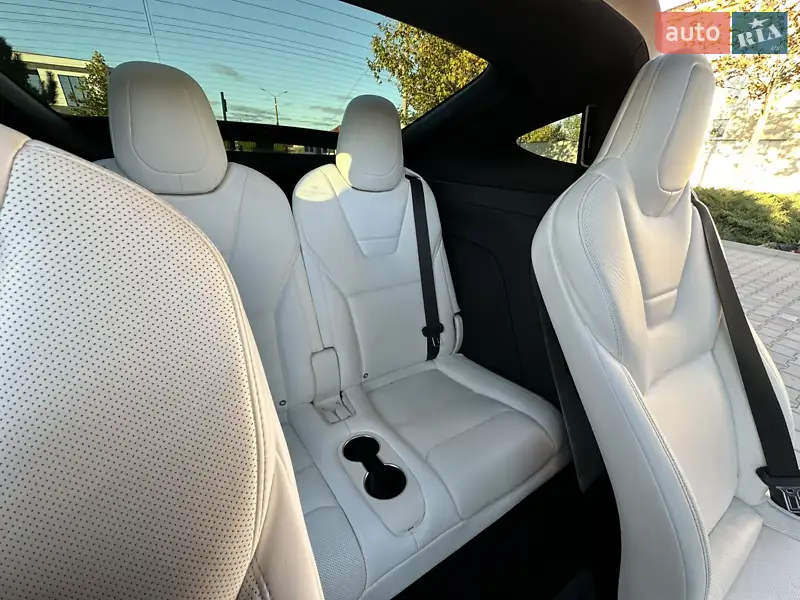 Tesla Model X 2016 VIN 5YJXCBE40GF021102 фото оголошення 44 з 107