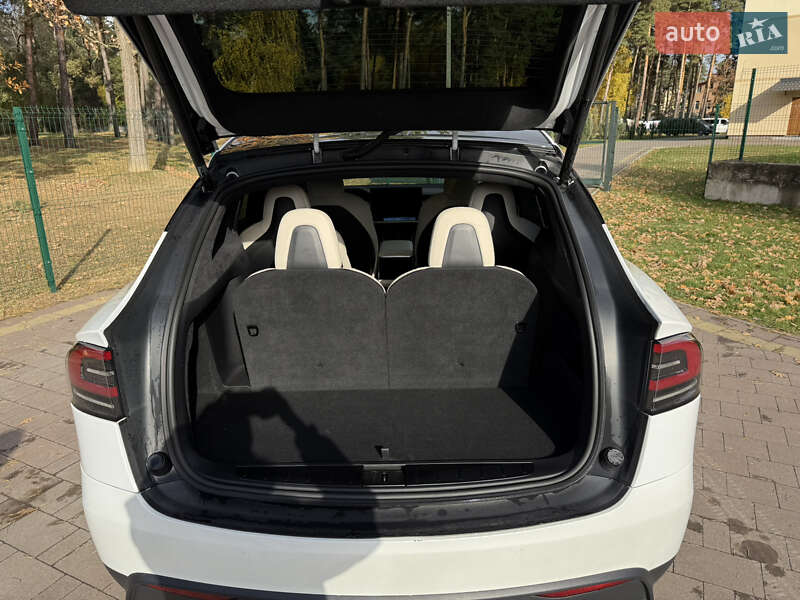 Позашляховик / Кросовер Tesla Model X 2022 в Новояворівську