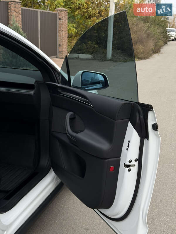 Позашляховик / Кросовер Tesla Model X 2022 в Києві фото 12 Позашляховик / Кросовер Tesla Model X 2022 в Києві
