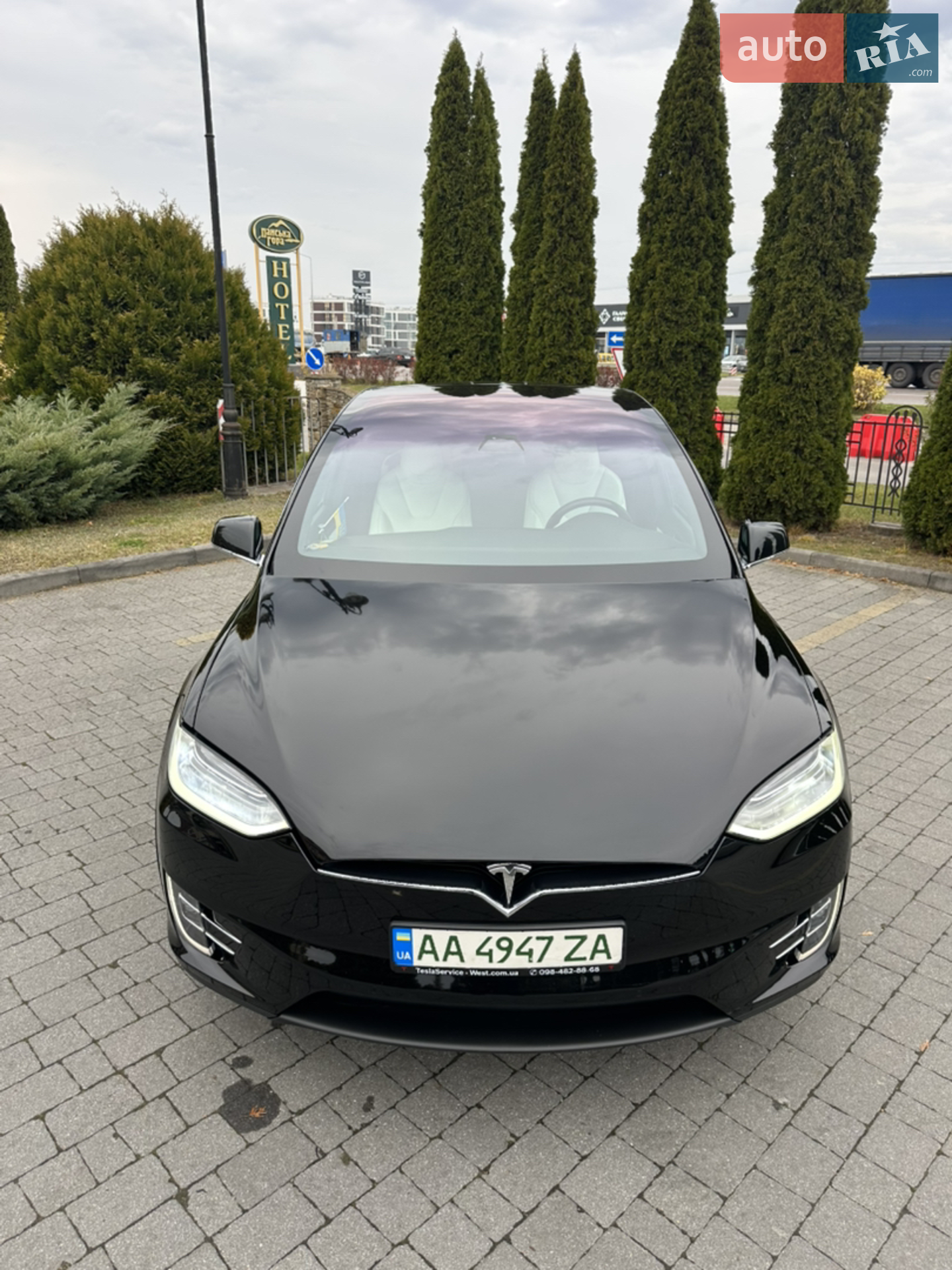 Tesla Model X 2019 VIN 5YJXCAE49KF186424 фото оголошення 4 з 22