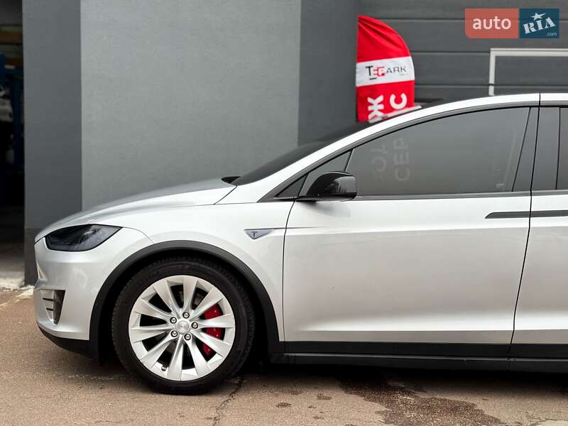 Внедорожник / Кроссовер Tesla Model X 2016 в Киеве