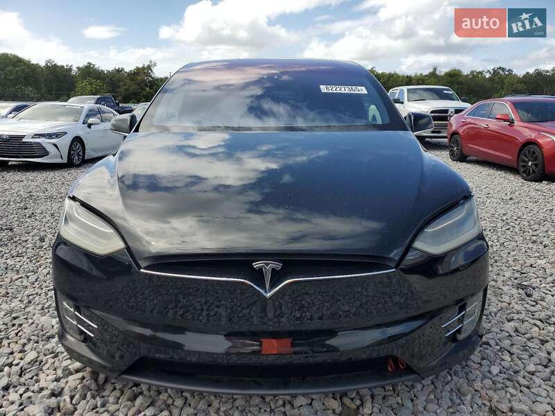 Позашляховик / Кросовер Tesla Model X 2017 в Івано-Франківську