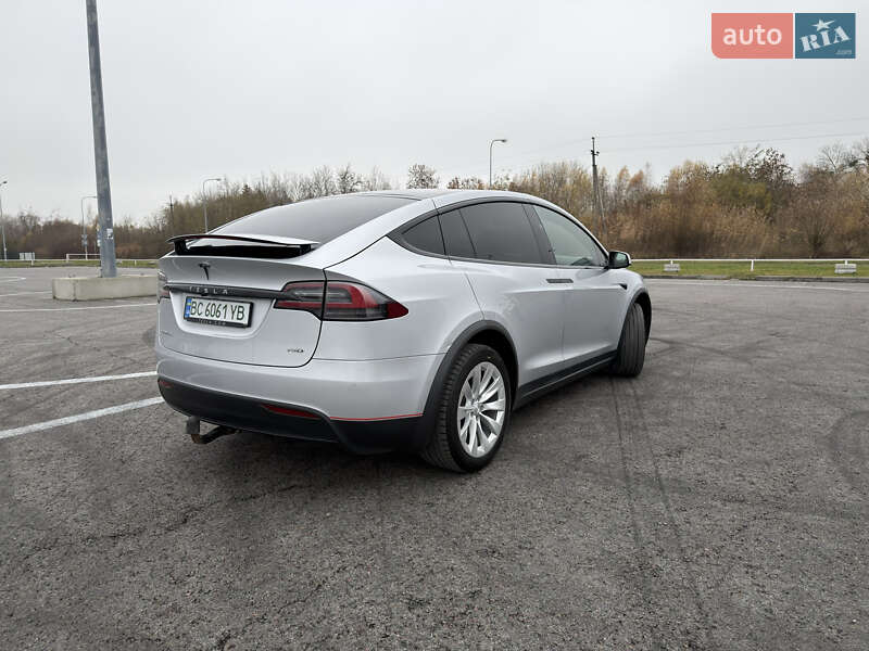 Позашляховик / Кросовер Tesla Model X 2017 в Львові