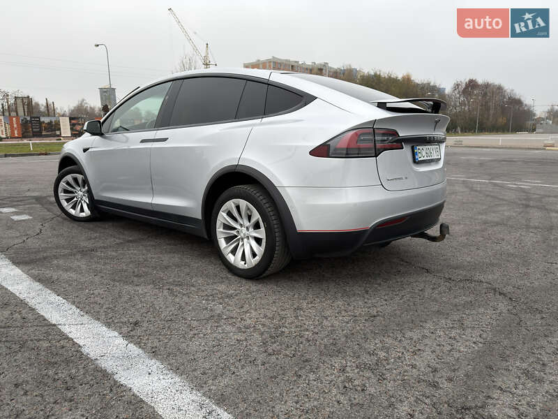 Позашляховик / Кросовер Tesla Model X 2017 в Львові