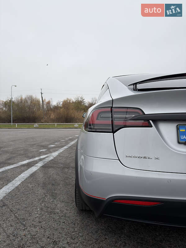 Позашляховик / Кросовер Tesla Model X 2017 в Львові