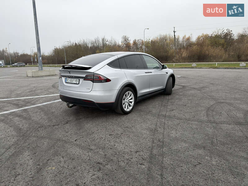 Позашляховик / Кросовер Tesla Model X 2017 в Львові