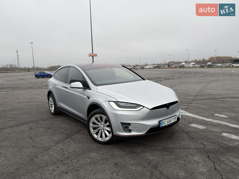 Позашляховик / Кросовер Tesla Model X 2017 в Львові