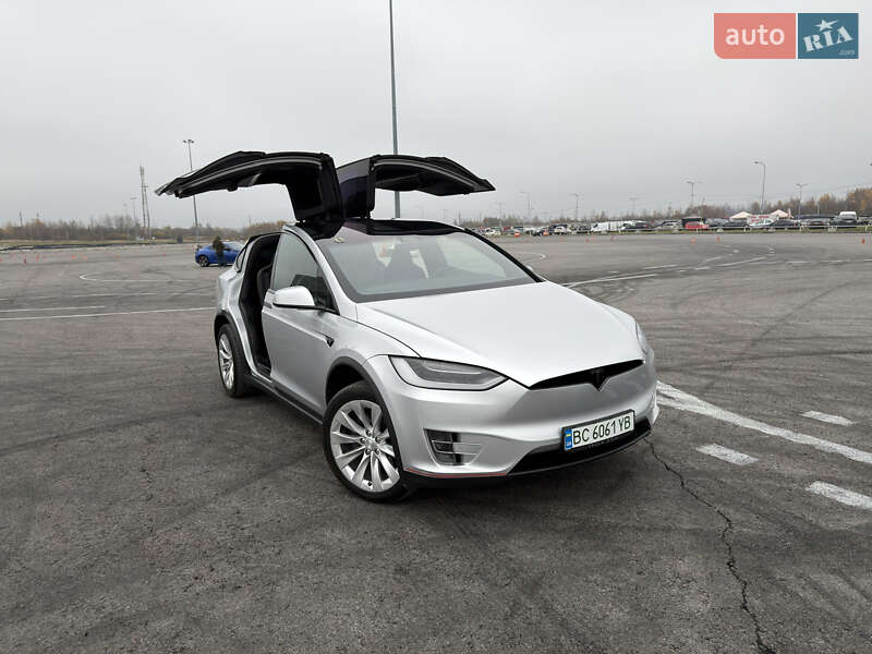 Позашляховик / Кросовер Tesla Model X 2017 в Львові