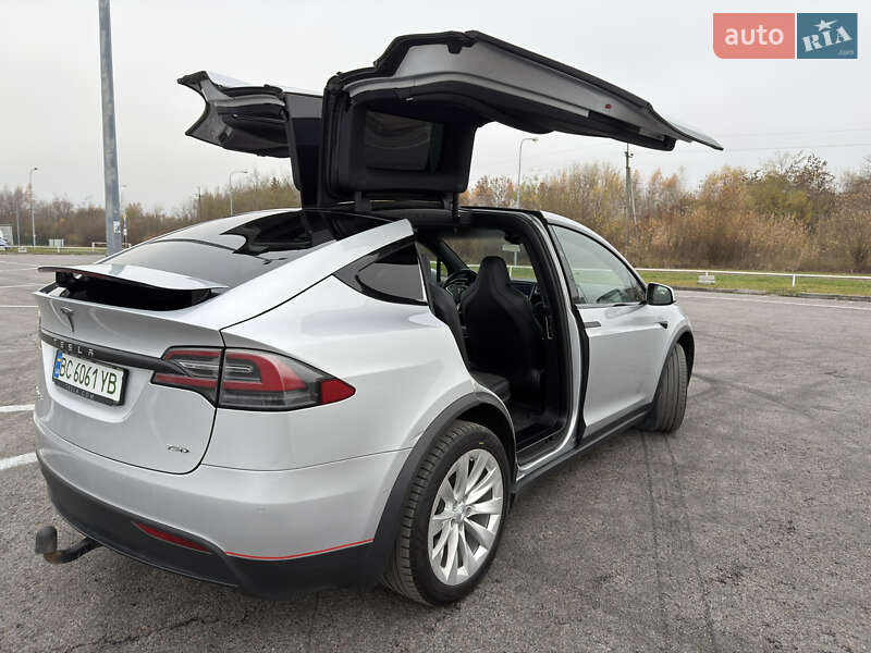 Позашляховик / Кросовер Tesla Model X 2017 в Львові
