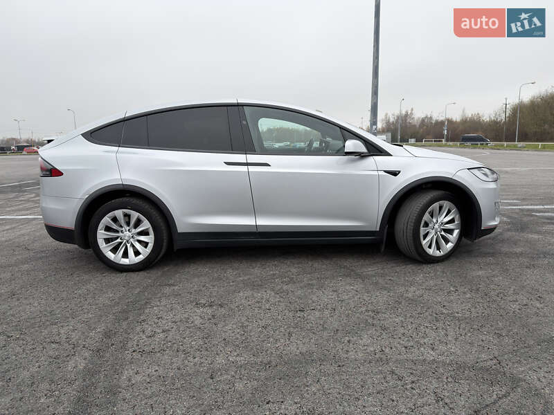 Позашляховик / Кросовер Tesla Model X 2017 в Львові