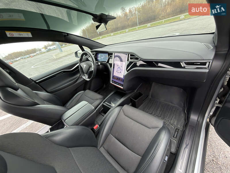 Позашляховик / Кросовер Tesla Model X 2017 в Львові