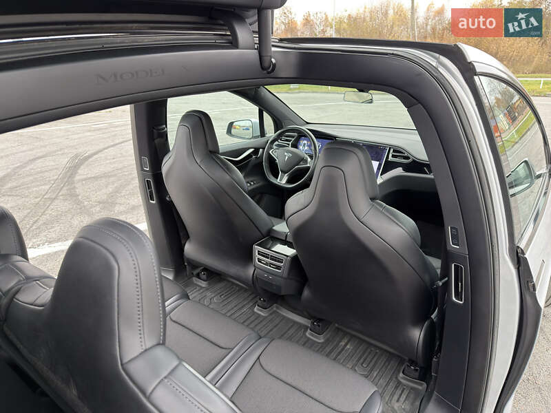 Позашляховик / Кросовер Tesla Model X 2017 в Львові
