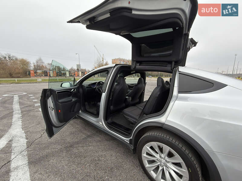 Позашляховик / Кросовер Tesla Model X 2017 в Львові