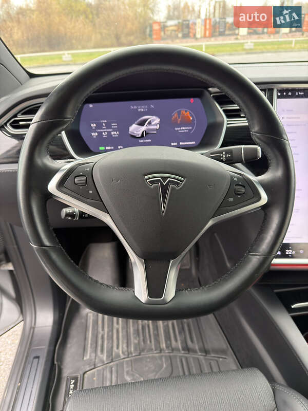 Позашляховик / Кросовер Tesla Model X 2017 в Львові