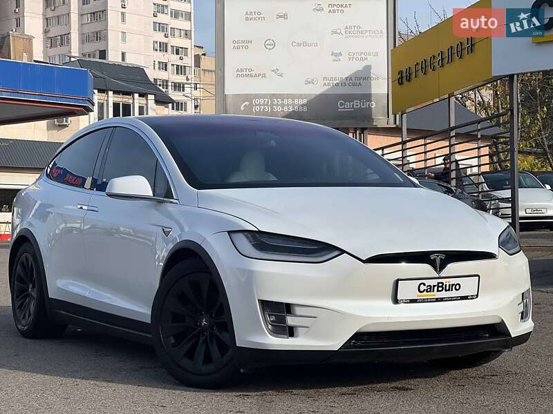 Tesla Model X 2020