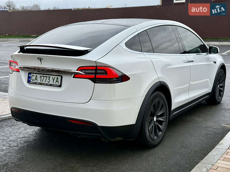 Позашляховик / Кросовер Tesla Model X 2019 в Умані