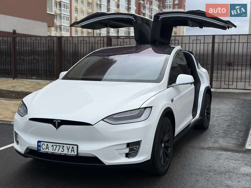 Позашляховик / Кросовер Tesla Model X 2019 в Умані